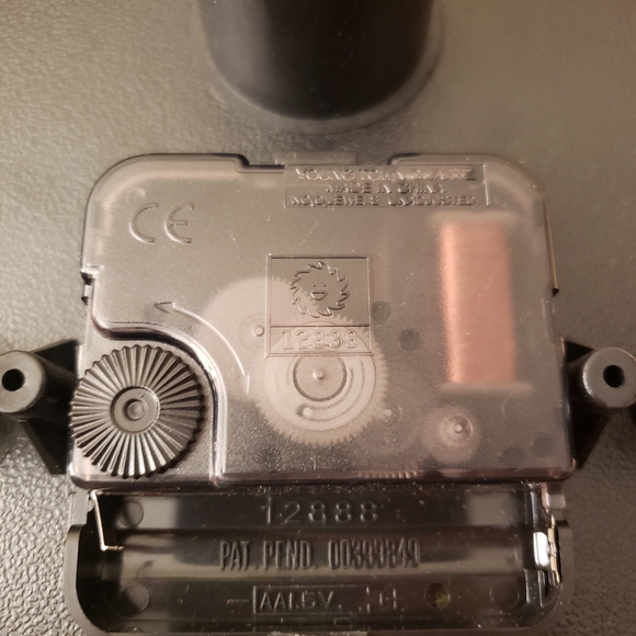 Decorative 10in Metal Rustic Wall Clock. - Picture 3 of 6